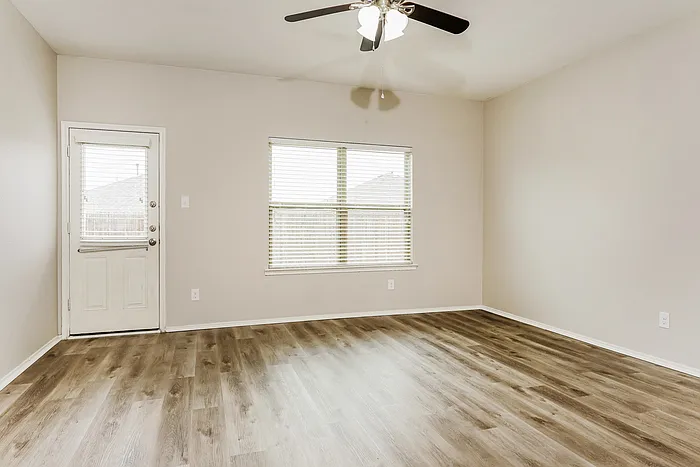 1207 Savannah Ridge Dr — Photo 4