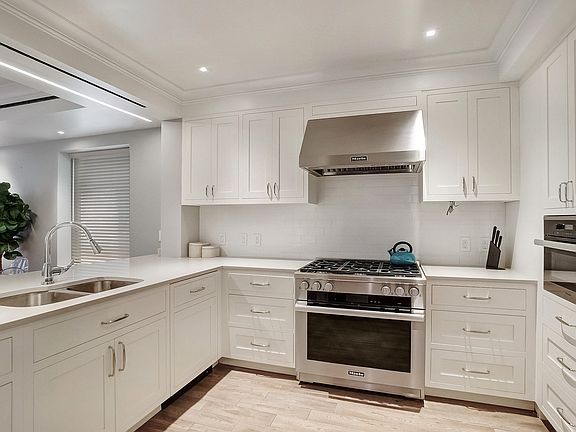 4th image of 207 W 75th St #3A