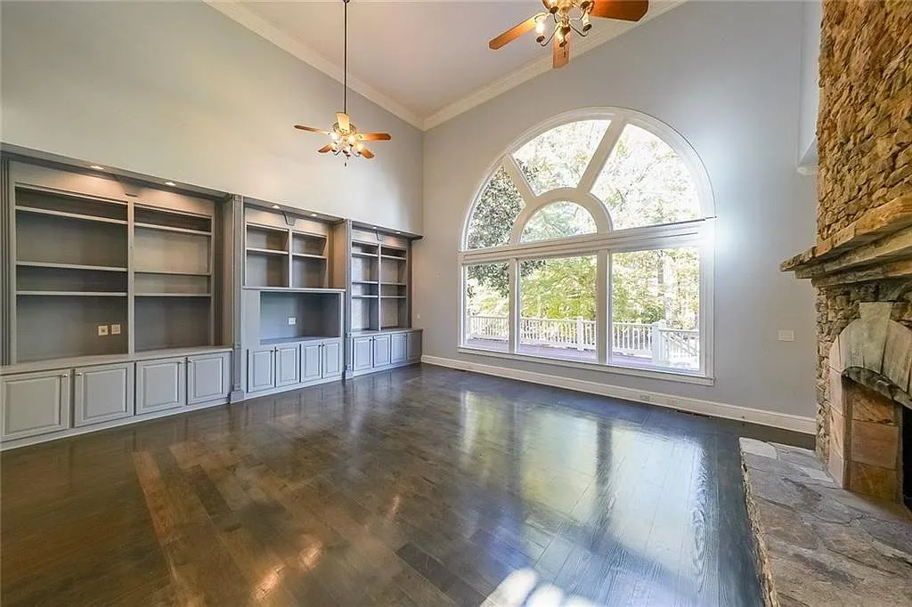 5 bed, 8.0 bath, 8103 sqft, $6,000 — Photo 4
