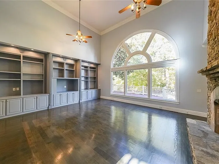 2747 Lockerly Ln — Photo 4