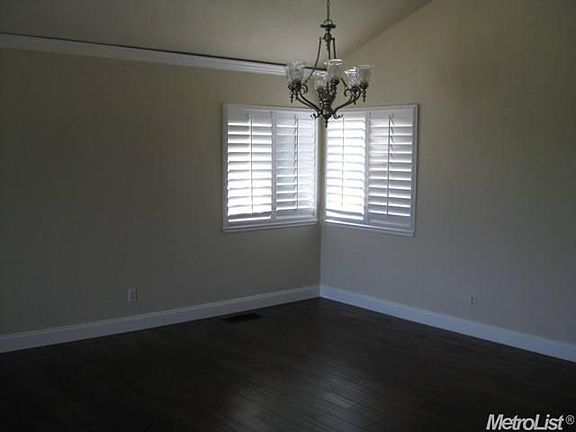 3rd image of 912 Fawn Ct