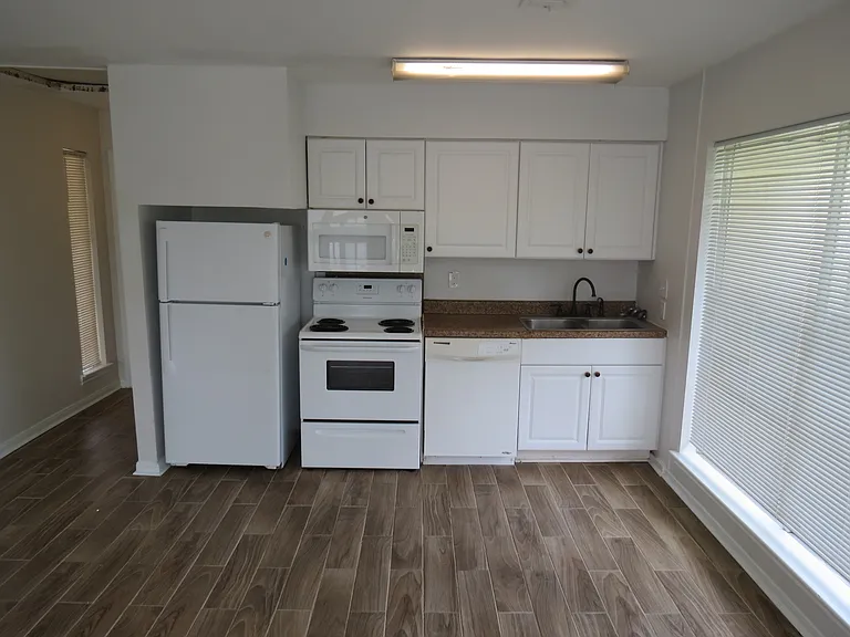 1406 April Vlg #C — Photo 18