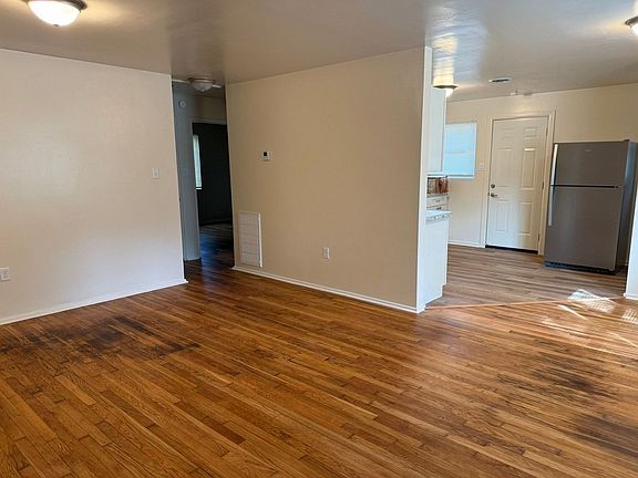 5th image of 3817 Woodlake Dr