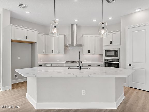 3rd image of 141 SEABROOK VILLAGE Avenue