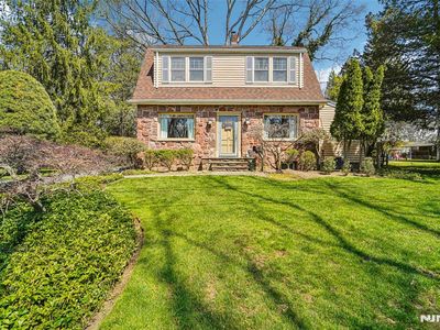 10 Crescent Pl, Allendale, NJ, 07401