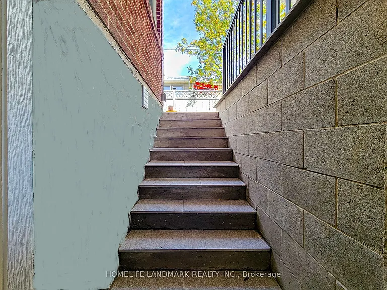 75 Bayview Dr #LOWER — Photo 30