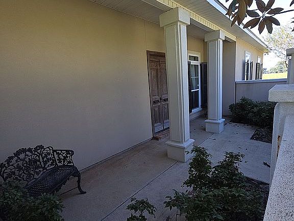 courtyard/porch
