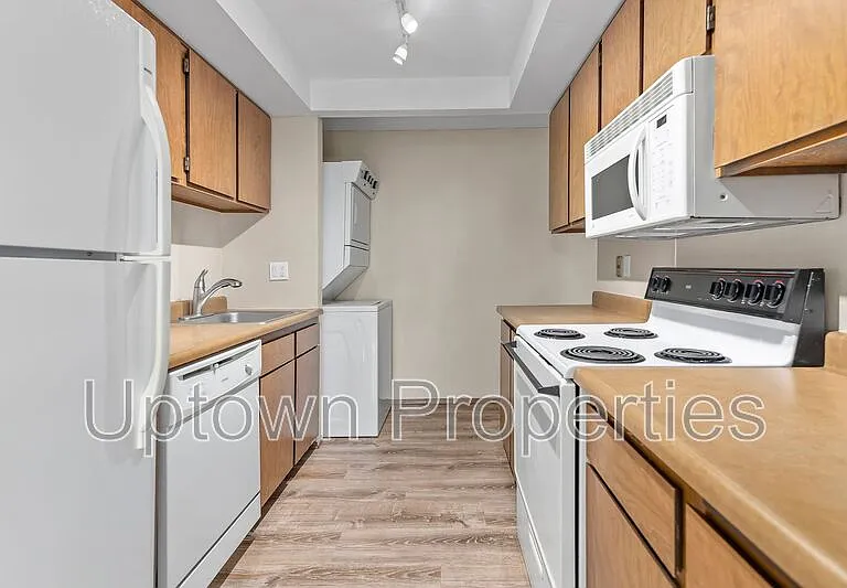 248 Cervantes — Photo 11