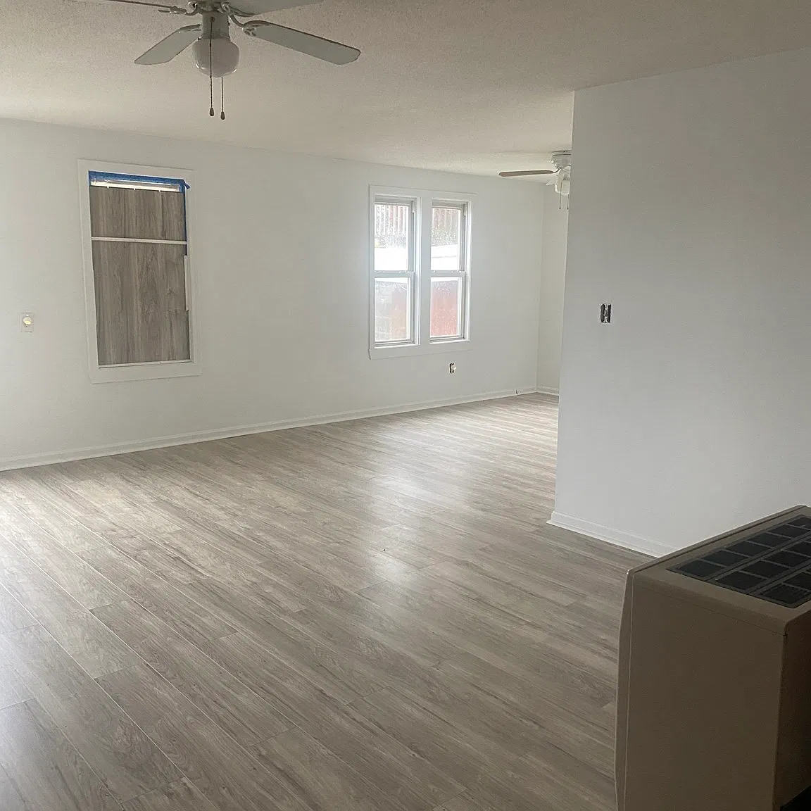 3 bed, 1.0 bath, 912 sqft, $1,800 — Photo 2