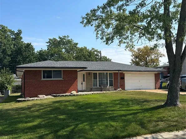 807 Walden Dr, Saint Louis, MO 63125