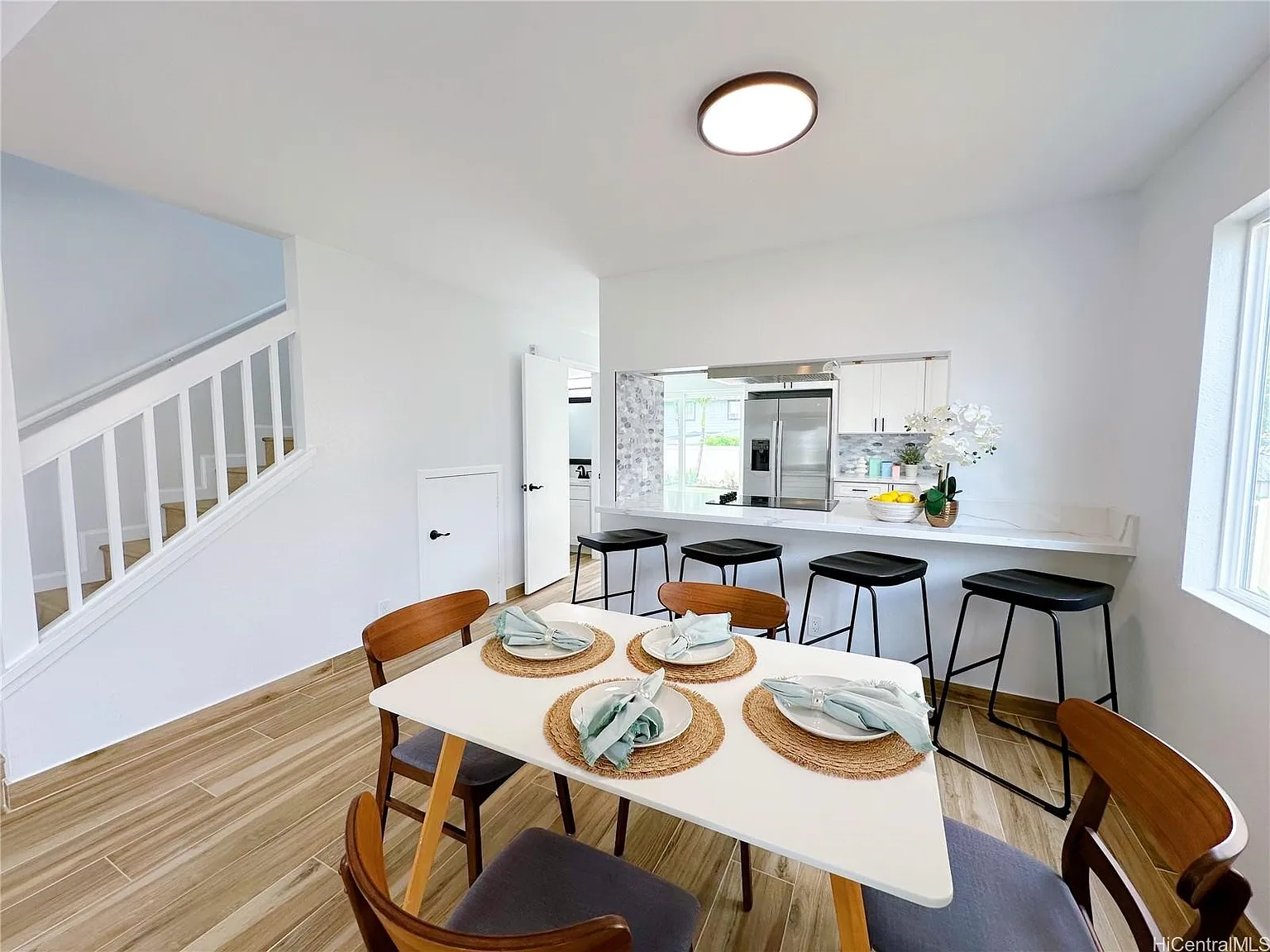 3 bed, 2.5 bath, 1336 sqft, $4,800 — Photo 2