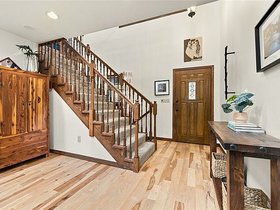 5th image of 16176 Walnut Trce