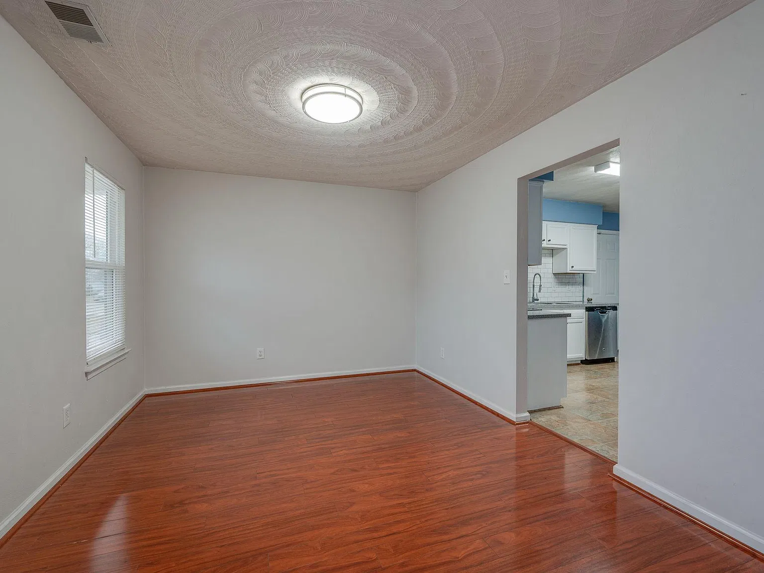3 bed, 2.5 bath, 1620 sqft, $2,400 — Photo 4