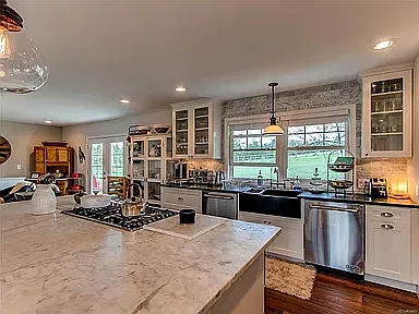 4 bed, 3.5 bath, 5050 sqft, $7,800 — Photo 3