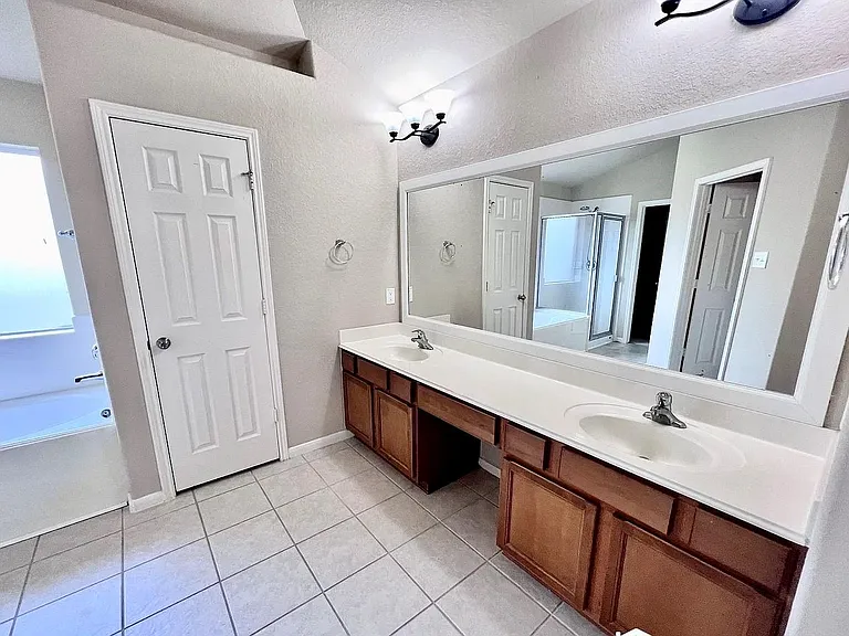 9923 Bronze Mill Ln — Photo 16