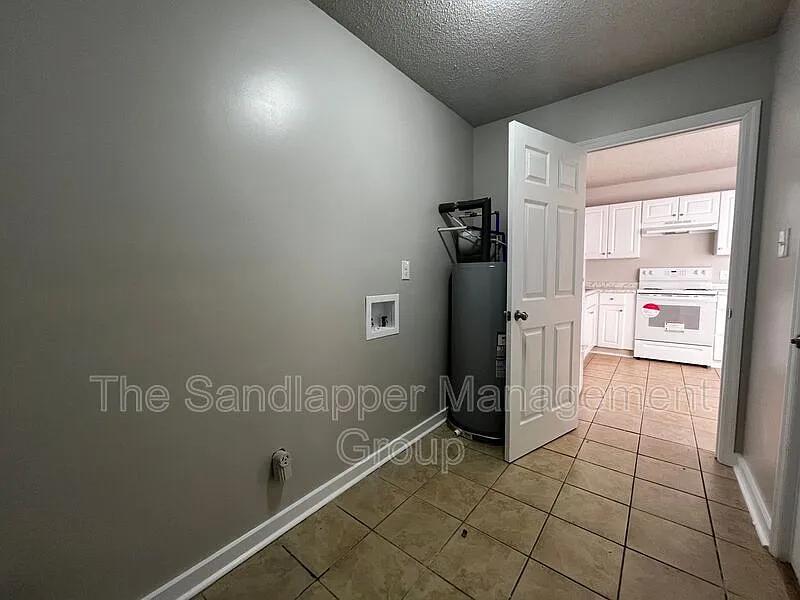 2 bed, 1.5 bath, 1000 sqft, $1,900 — Photo 2