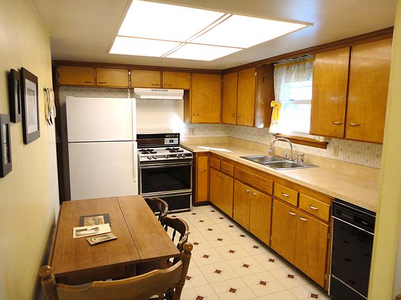 4th image of 4551 Alton Ct