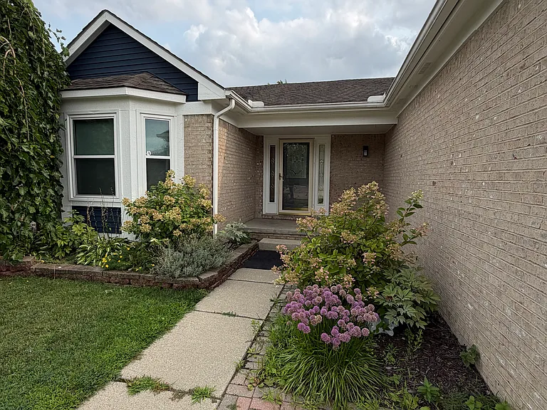 29931 Rosslyn Ave — Photo 2