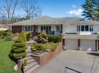 46 Queens Ln, New Hyde Park, NY 11040
