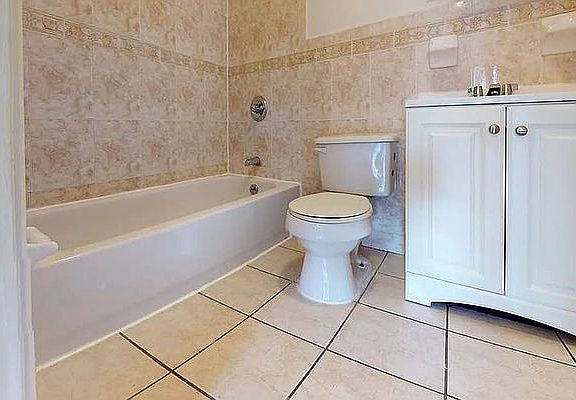 5th image of 293 Throop Ave #2B
