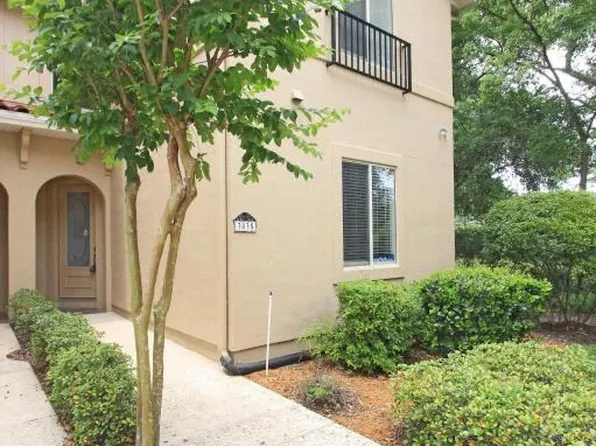 3835 Lavista Cir, Jacksonville, FL 32217