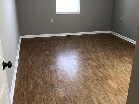 2nd image of 901 W Forest Blvd