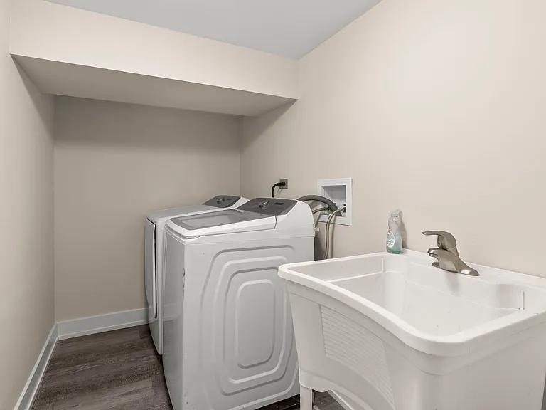 5542 W 64th St — Photo 11