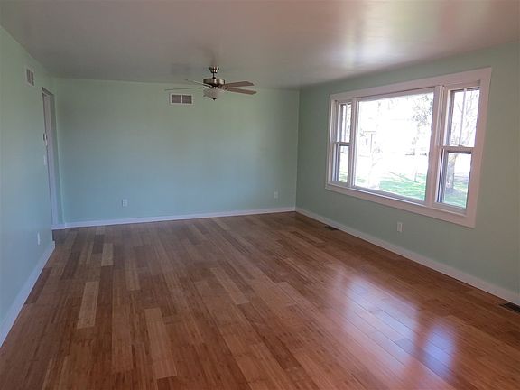 5th image of 324 W Elm St