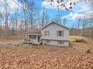 416 Timber Hill Rd, Henryville, PA 18332