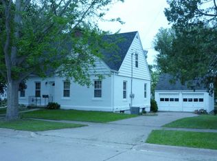 103 S 6th St, Bellevue, IA 52031