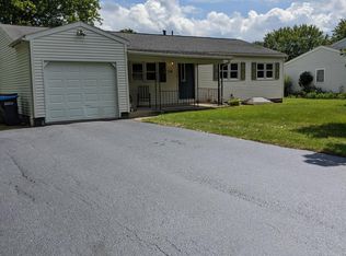 118 Wildflower Dr, Rochester, NY 14623