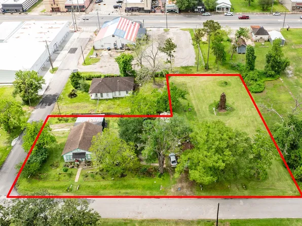 233 Hamilton St, West Columbia, TX 77486