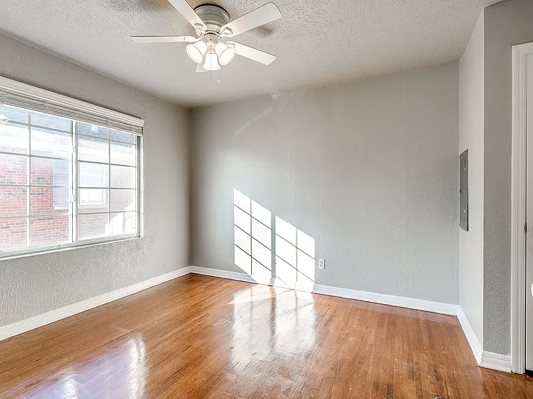 The Vintage Apartments — Photo 18