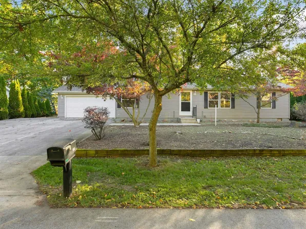 2910 Winding Waters Ln, Elkhart, IN 46514