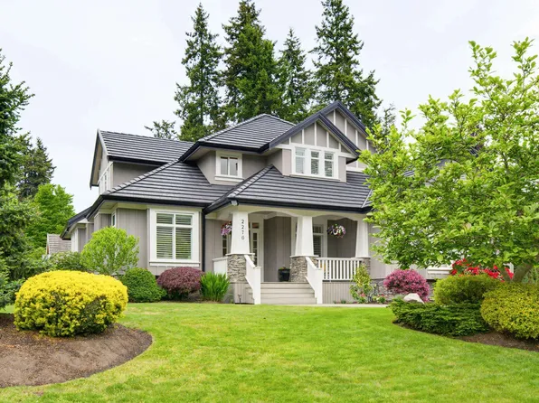 2276 Chantrell Park Dr, Surrey, BC V4A 9W8