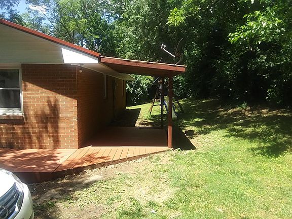 2nd image of 712 Cherry Ct