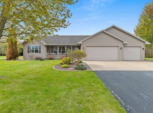 334 Falcon Cir, Pulaski, WI 54162