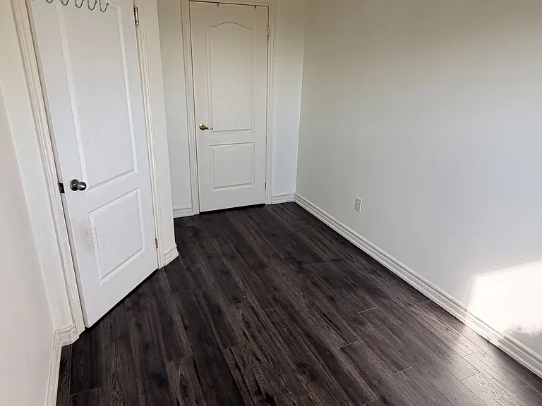 2443 Newcastle Cres — Photo 13