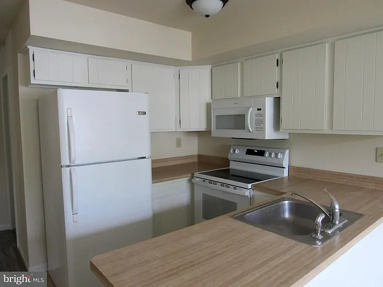 244 Florence Dr — Photo 8