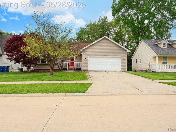 2855 Reflection Ave, Waterford, MI 48328