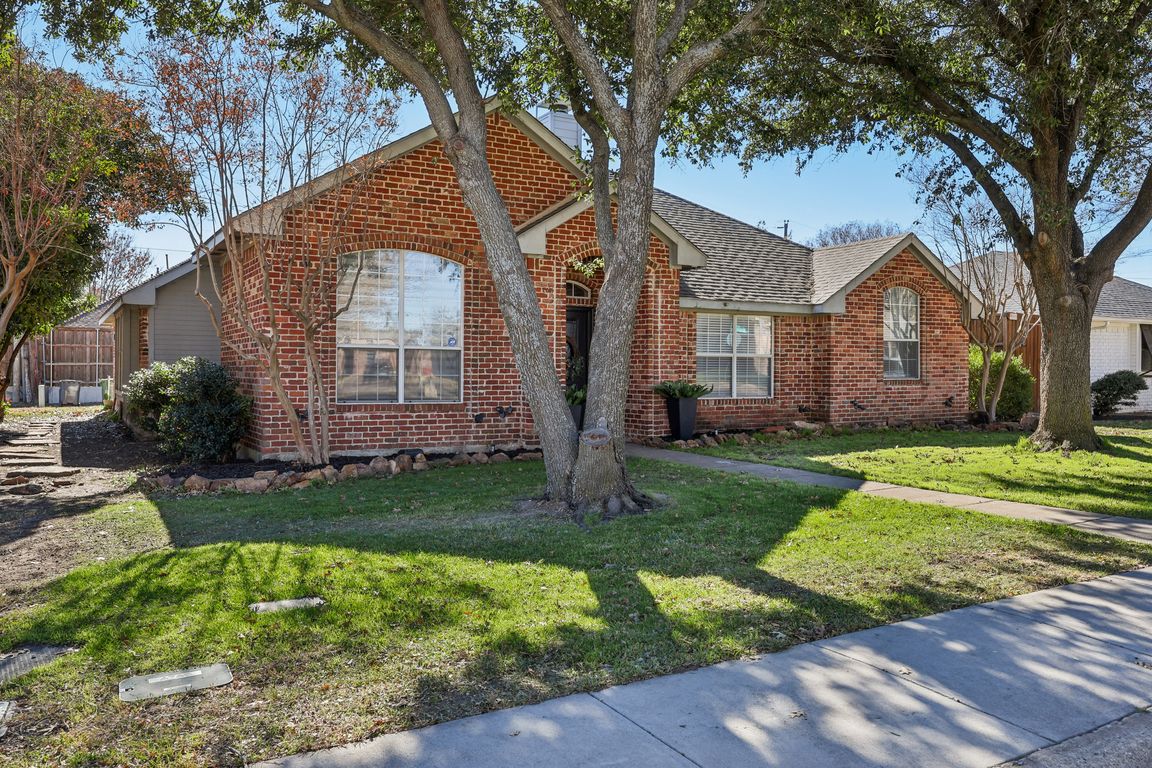 Ridgewood Dr-S1601-001.jpg