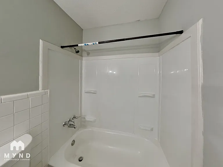 2154 Ashland Dr — Photo 16
