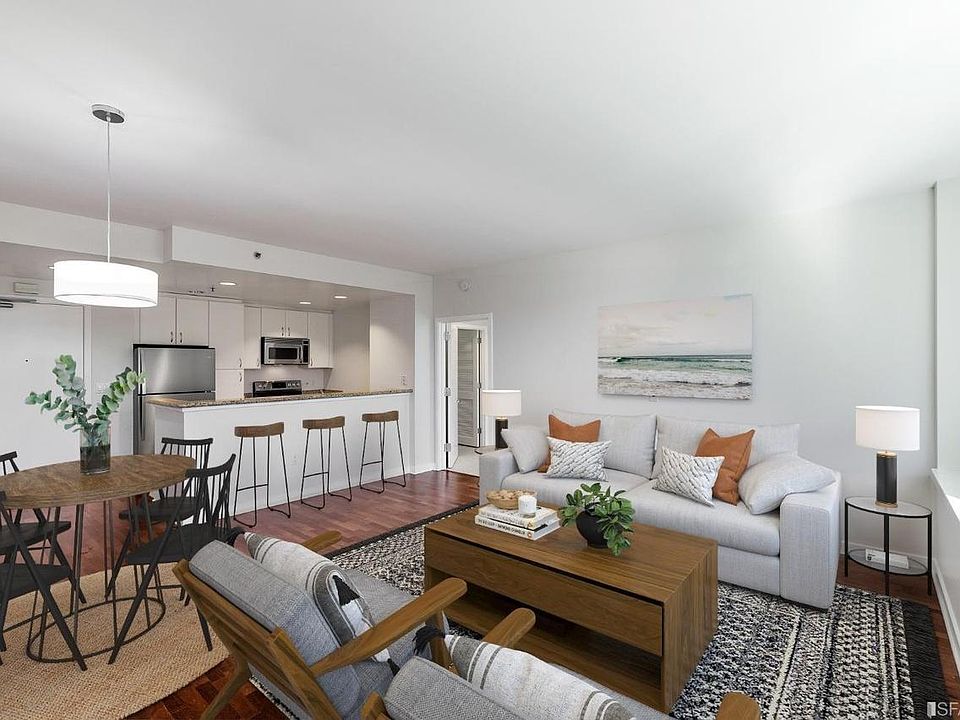 1st image of 250 King St Unit 572