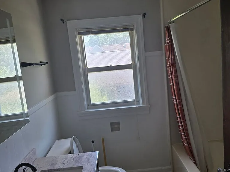 1637 Lawrence Ave #&-1639 — Photo 9