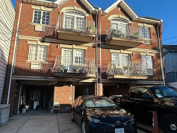 60-37 78th Ave #3, Ridgewood, NY 11385
