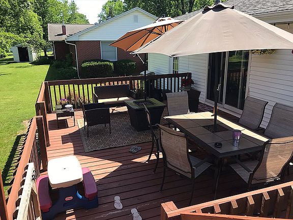 Lower deck 20’ x 16’