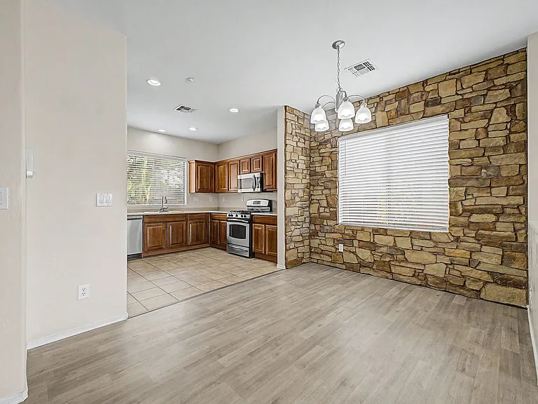 1676 W Morse Dr — Photo 12