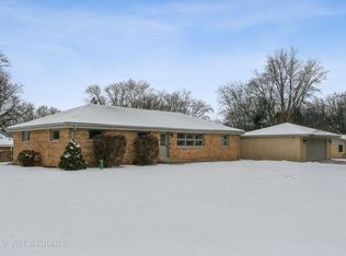 1 E Elaine Cir, Prospect Heights, IL 60070