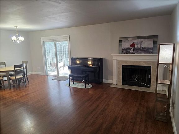 5th image of 6701 Dickens Ferry Rd APT 33