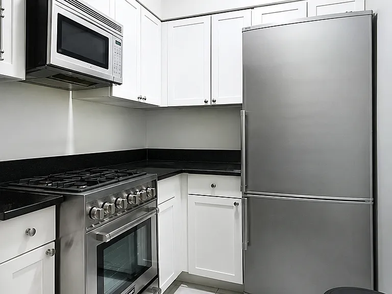 21 E 21st St #1C — Photo 6
